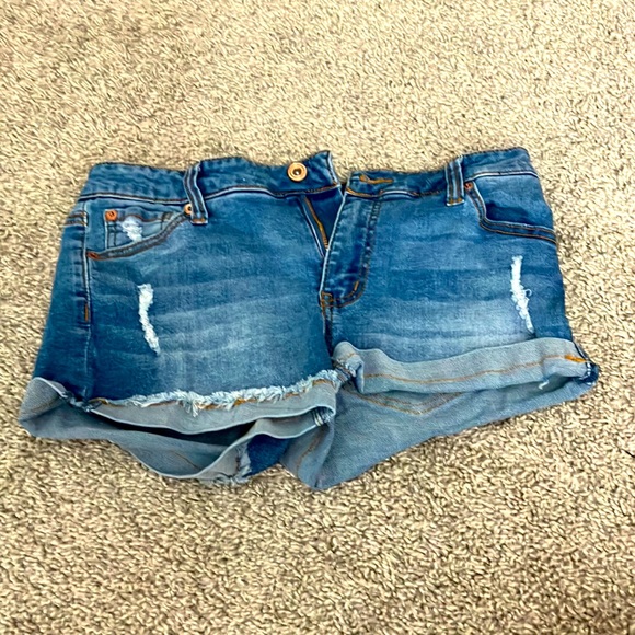 Another pair of celebrity pink jean shorts!! - Picture 1 of 4